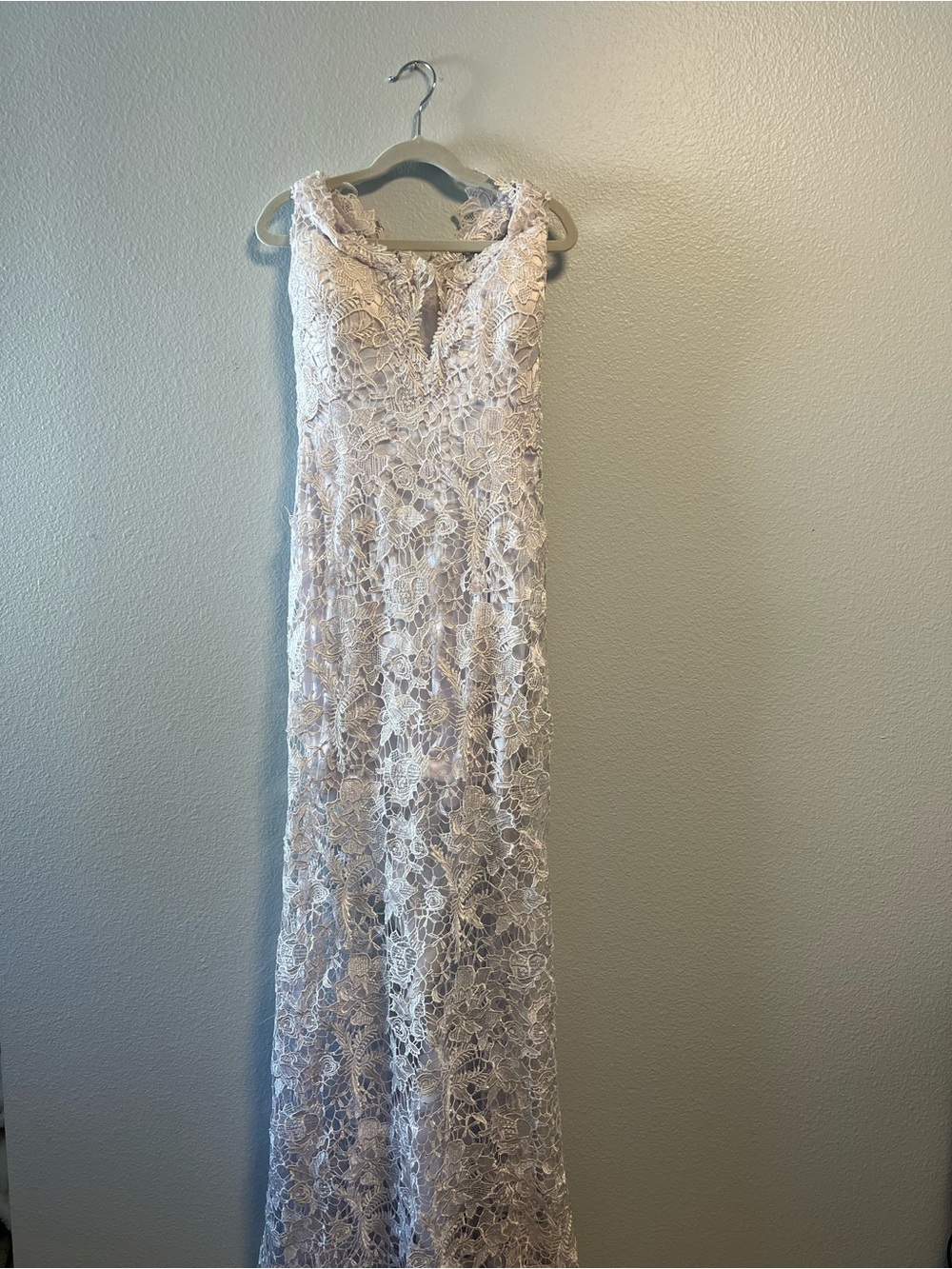 Ivory Lace Evening Gown - Sleeveless V-Neck Formal Dress